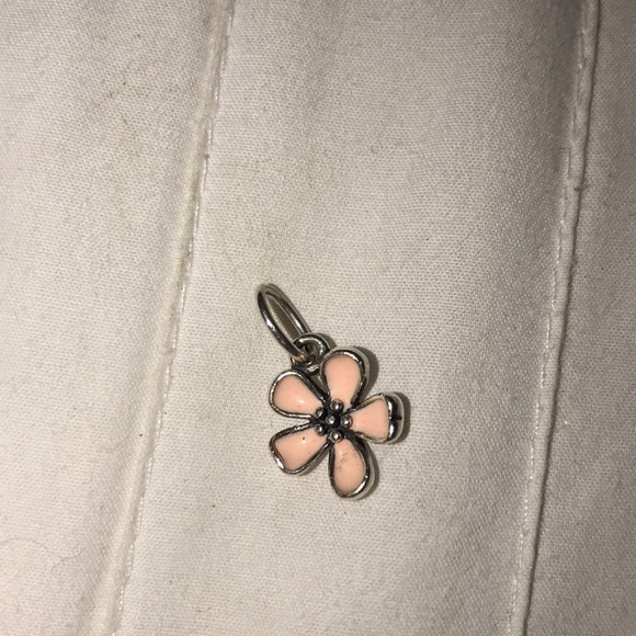 Authentic pandora dangle flower charm🌸🌸 - Picture 2 of 2